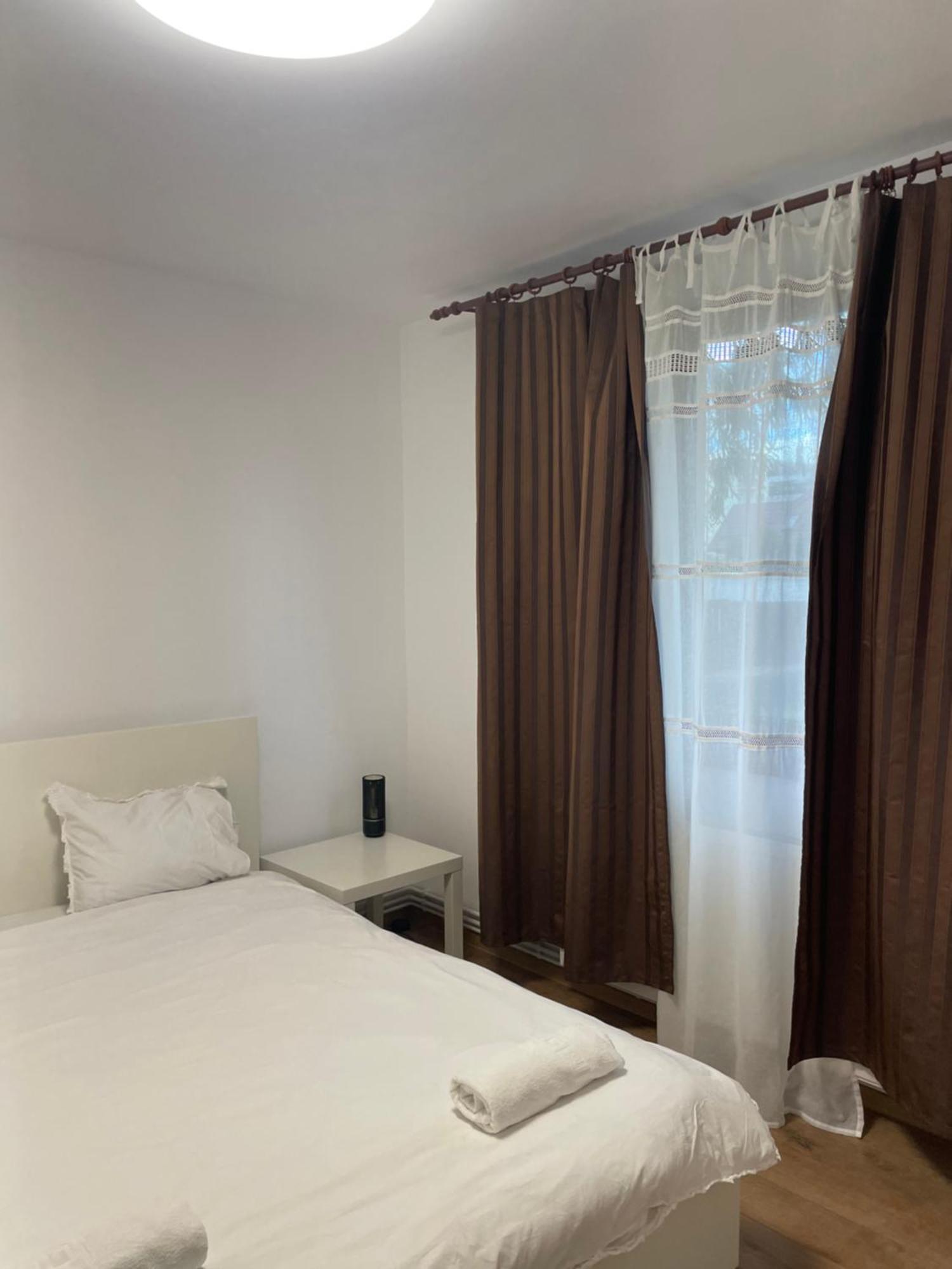 Peles Green Apartment & Piano คลูจ-นาโปกา ภายนอก รูปภาพ