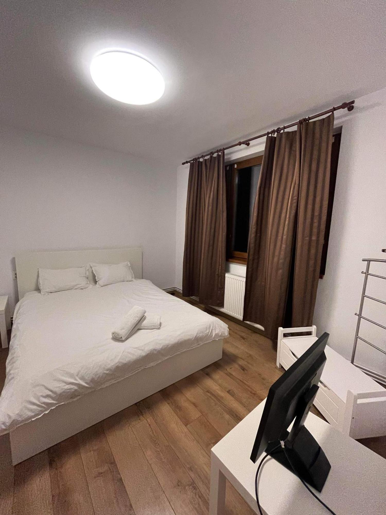 Peles Green Apartment & Piano คลูจ-นาโปกา ภายนอก รูปภาพ